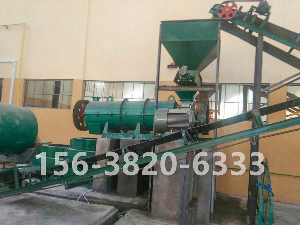 新型有機(jī)肥濕法造粒現(xiàn)場(chǎng)